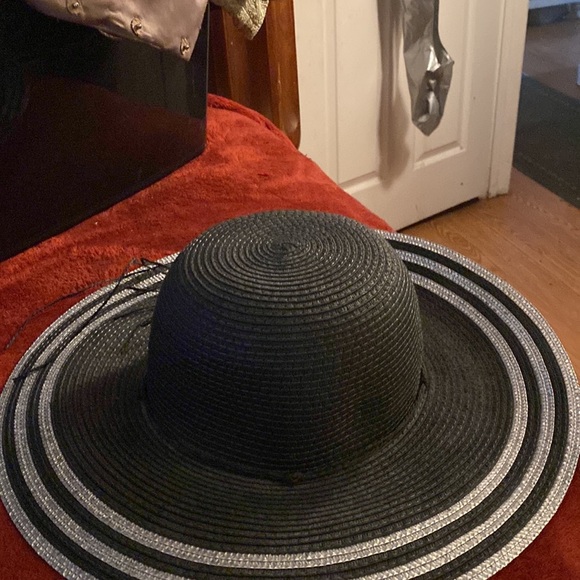 Wide brim black and gold hat  beautiful - Picture 4 of 8